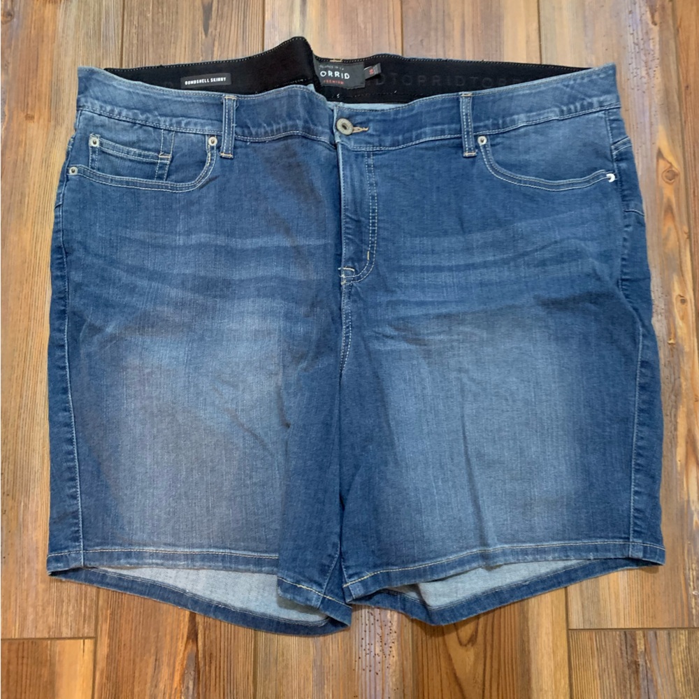 Bombshell skinny torrid denim shorts size 26
